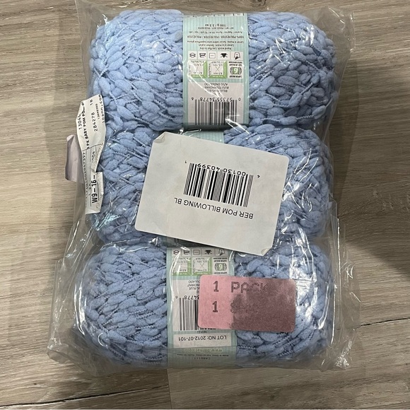NWT Set of 3 Skeins Bernat Baby Pom Pom Yarn (Billowing Blue) Super Bulky #6 - Picture 2 of 10